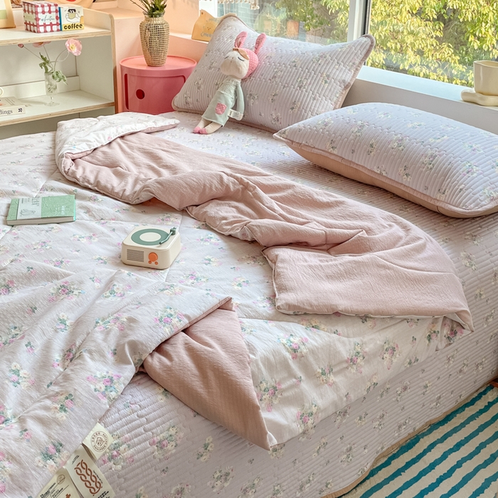 91家纺网 家纺一手货源 找家纺 小叮当家纺仓储工厂店 （提供买家秀 爆款花型 不断货）2025新款云感双层纱床盖夏被四件套 春芽