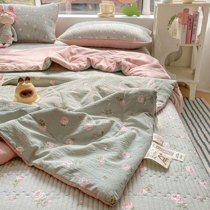 91家纺网 家纺一手货源 找家纺 小叮当家纺仓储工厂店 （提供买家秀 爆款花型 不断货）2025新款云感双层纱床盖夏被四件套 花满春