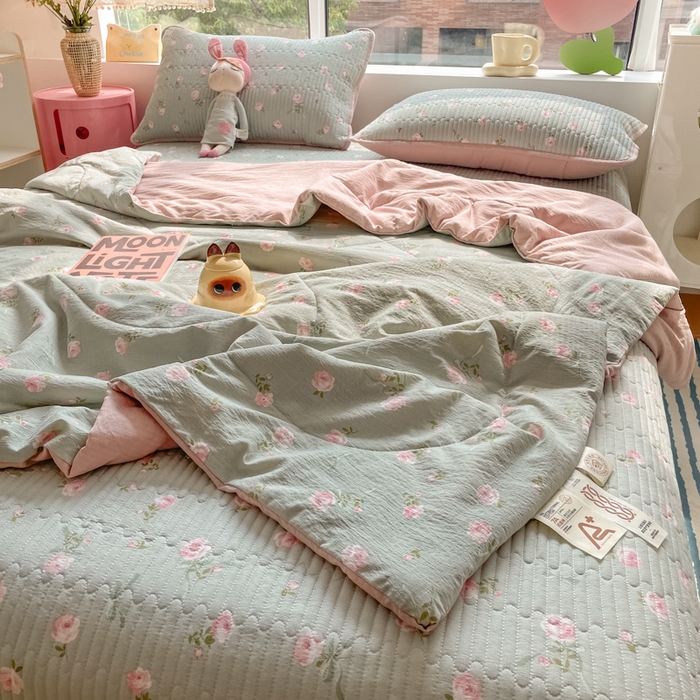 91家纺网 家纺一手货源 找家纺 小叮当家纺仓储工厂店 （提供买家秀 爆款花型 不断货）2025新款云感双层纱床盖夏被四件套 花满春