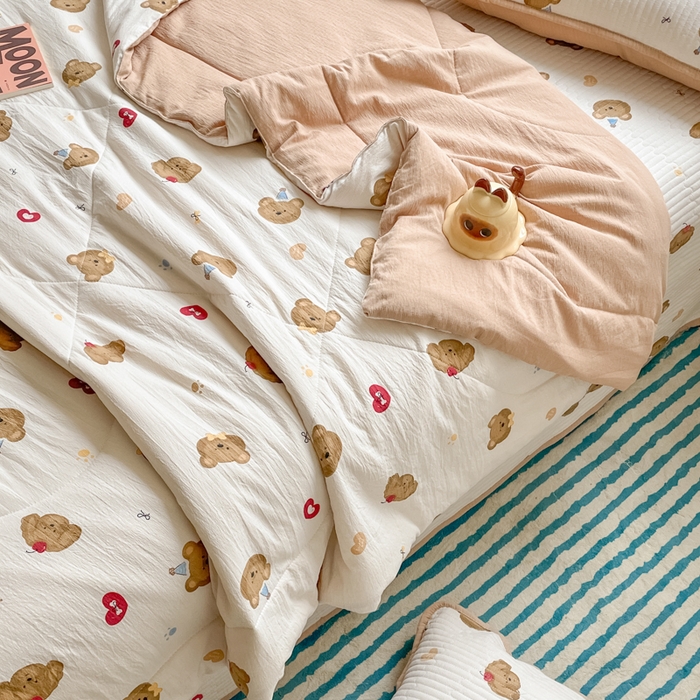 91家纺网 家纺一手货源 找家纺 小叮当家纺仓储工厂店 （提供买家秀 爆款花型 不断货）2025新款云感双层纱床盖夏被四件套 快乐小熊