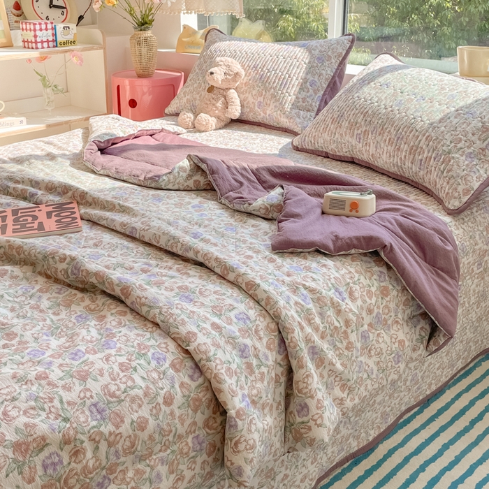 91家纺网 家纺一手货源 找家纺 小叮当家纺仓储工厂店 （提供买家秀 爆款花型 不断货）2025新款云感双层纱床盖夏被四件套 满园春紫