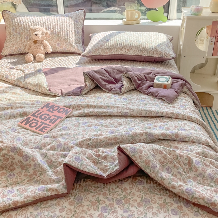 91家纺网 家纺一手货源 找家纺 小叮当家纺仓储工厂店 （提供买家秀 爆款花型 不断货）2025新款云感双层纱床盖夏被四件套 满园春紫