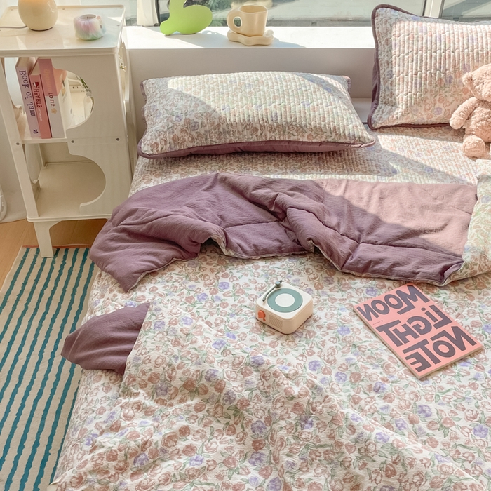 91家纺网 家纺一手货源 找家纺 小叮当家纺仓储工厂店 （提供买家秀 爆款花型 不断货）2025新款云感双层纱床盖夏被四件套 满园春紫