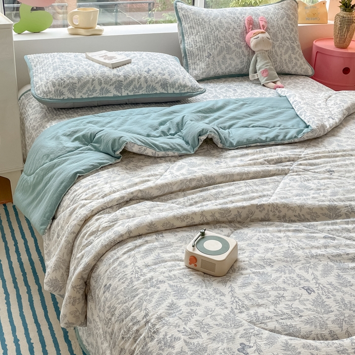 91家纺网 家纺一手货源 找家纺 小叮当家纺仓储工厂店 （提供买家秀 爆款花型 不断货）2025新款云感双层纱床盖夏被四件套 莫尼绿