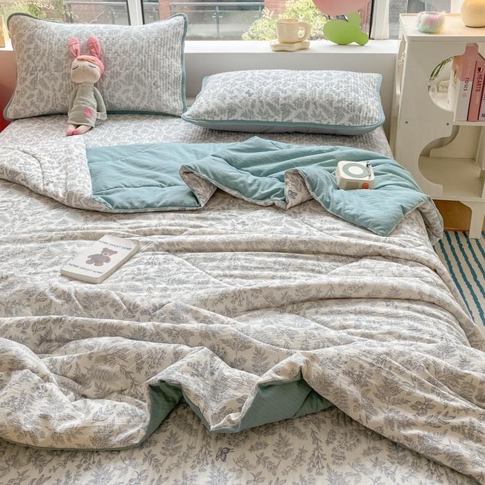 91家纺网 家纺一手货源 找家纺 小叮当家纺仓储工厂店 （提供买家秀 爆款花型 不断货）2025新款云感双层纱床盖夏被四件套 莫尼绿