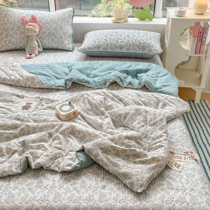 91家纺网 家纺一手货源 找家纺 小叮当家纺仓储工厂店 （提供买家秀 爆款花型 不断货）2025新款云感双层纱床盖夏被四件套 莫尼绿