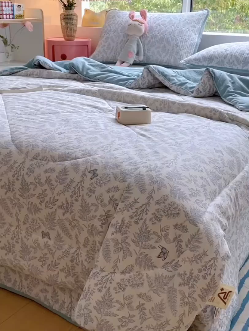 91家纺网 家纺一手货源 找家纺 小叮当家纺仓储工厂店 （提供买家秀 爆款花型 不断货）2025新款云感双层纱床盖夏被四件套 莫尼绿