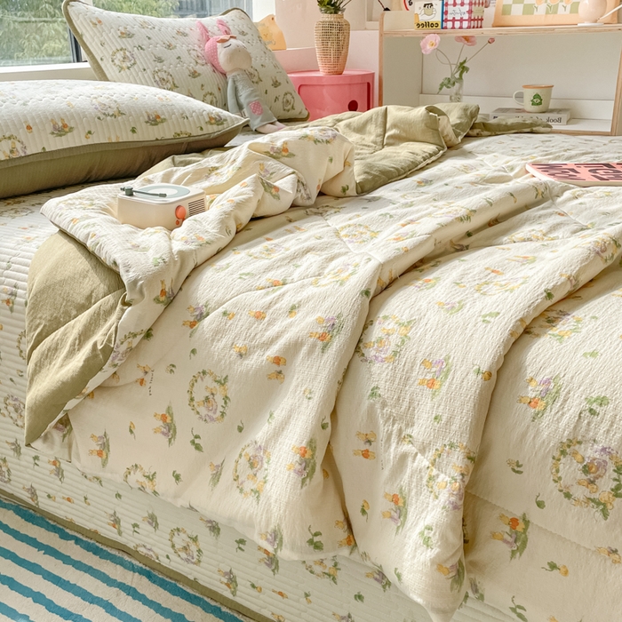 91家纺网 家纺一手货源 找家纺 小叮当家纺仓储工厂店 （提供买家秀 爆款花型 不断货）2025新款云感双层纱床盖夏被四件套 庄园兔