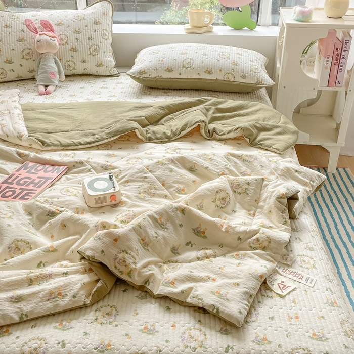 91家纺网 家纺一手货源 找家纺 小叮当家纺仓储工厂店 （提供买家秀 爆款花型 不断货）2025新款云感双层纱床盖夏被四件套 庄园兔