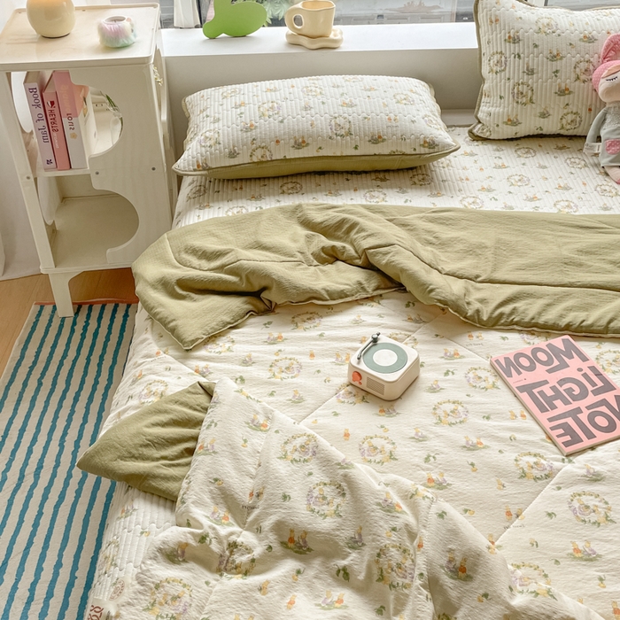 91家纺网 家纺一手货源 找家纺 小叮当家纺仓储工厂店 （提供买家秀 爆款花型 不断货）2025新款云感双层纱床盖夏被四件套 庄园兔