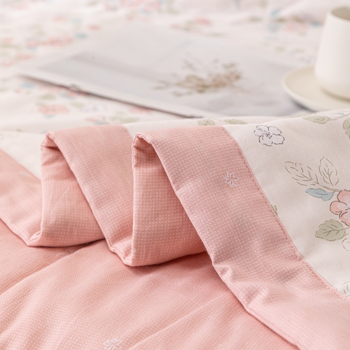 91家纺网 家纺一手货源 找家纺 小叮当家纺仓储工厂店 （提供买家秀 爆款花型 不断货）2025新款全棉A类印花纯棉花夏被可机洗空调被 扶摇-粉