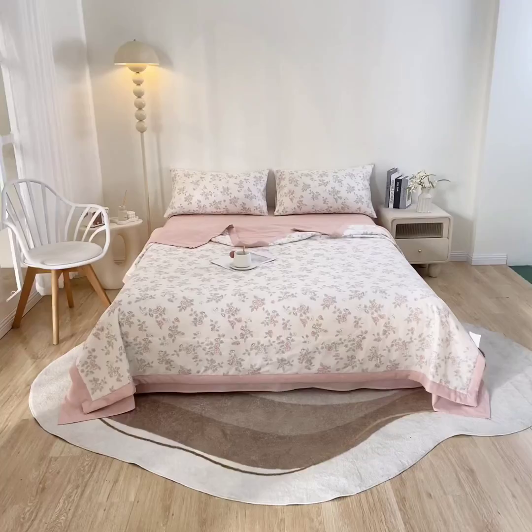 91家纺网 家纺一手货源 找家纺 小叮当家纺仓储工厂店 （提供买家秀 爆款花型 不断货）2025新款全棉A类印花纯棉花夏被可机洗空调被 扶摇-粉