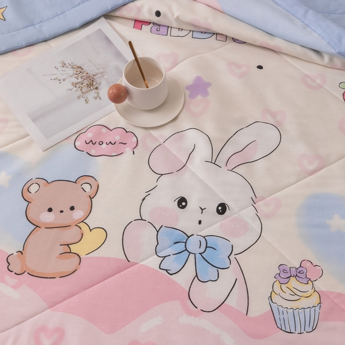 91家纺网 家纺一手货源 找家纺 小叮当家纺仓储工厂店 （提供买家秀 爆款花型 不断货）2025新款全棉A类印花纯棉花夏被可机洗空调被 机灵兔熊