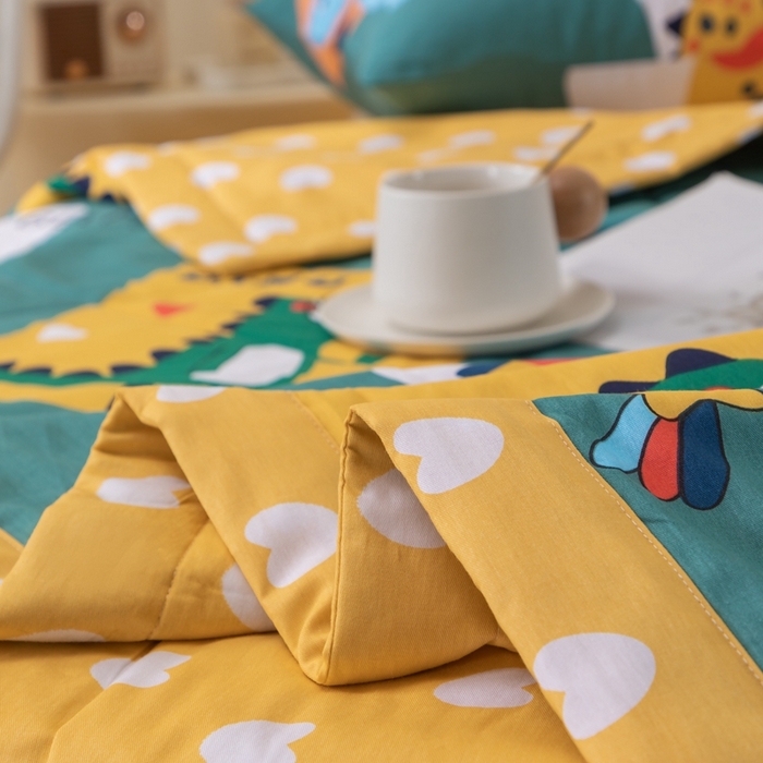 91家纺网 家纺一手货源 找家纺 小叮当家纺仓储工厂店 （提供买家秀 爆款花型 不断货）2025新款全棉A类印花纯棉花夏被可机洗空调被 恐龙家族-绿