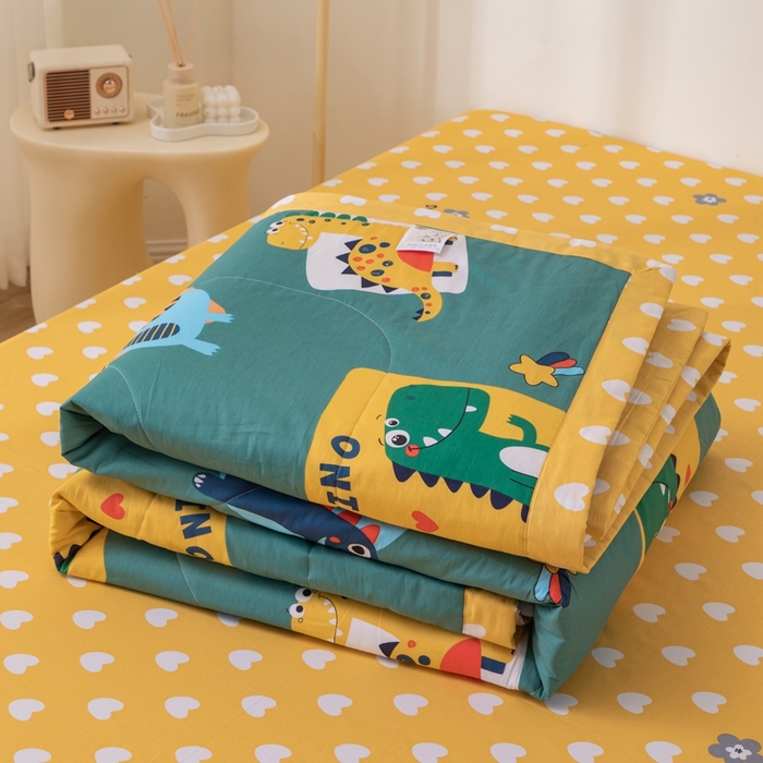 91家纺网 家纺一手货源 找家纺 小叮当家纺仓储工厂店 （提供买家秀 爆款花型 不断货）2025新款全棉A类印花纯棉花夏被可机洗空调被 恐龙家族-绿