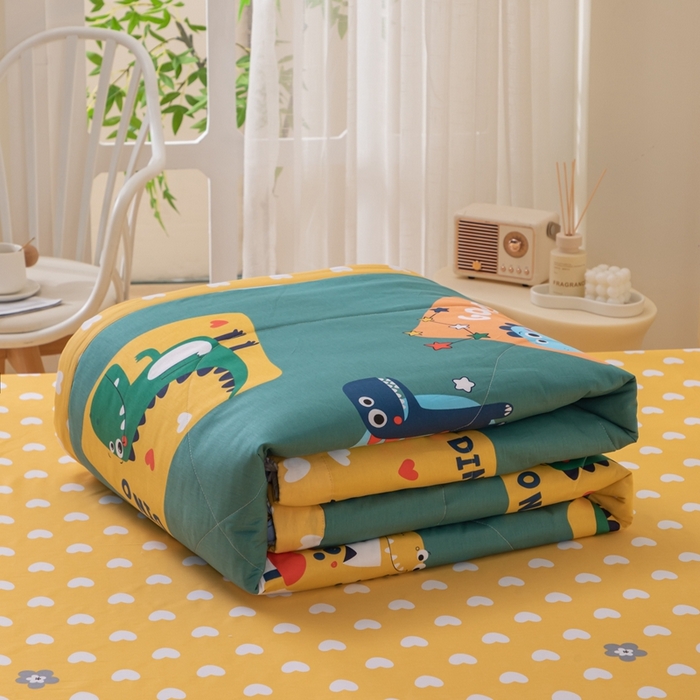 91家纺网 家纺一手货源 找家纺 小叮当家纺仓储工厂店 （提供买家秀 爆款花型 不断货）2025新款全棉A类印花纯棉花夏被可机洗空调被 恐龙家族-绿