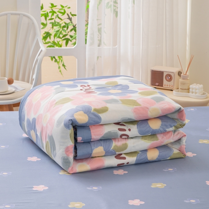 91家纺网 家纺一手货源 找家纺 小叮当家纺仓储工厂店 （提供买家秀 爆款花型 不断货）2025新款全棉A类印花纯棉花夏被可机洗空调被 蓝海晨光