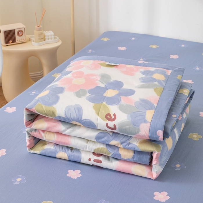 91家纺网 家纺一手货源 找家纺 小叮当家纺仓储工厂店 （提供买家秀 爆款花型 不断货）2025新款全棉A类印花纯棉花夏被可机洗空调被 蓝海晨光