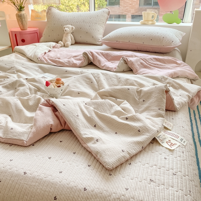 91家纺网 家纺一手货源 找家纺 小叮当家纺仓储工厂店 （提供买家秀 爆款花型 不断货）2025新款云感双层纱床盖 爱你