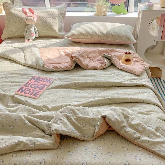 91家纺网 家纺一手货源 找家纺 小叮当家纺仓储工厂店 （提供买家秀 爆款花型 不断货）2025新款云感双层纱床盖 茶野