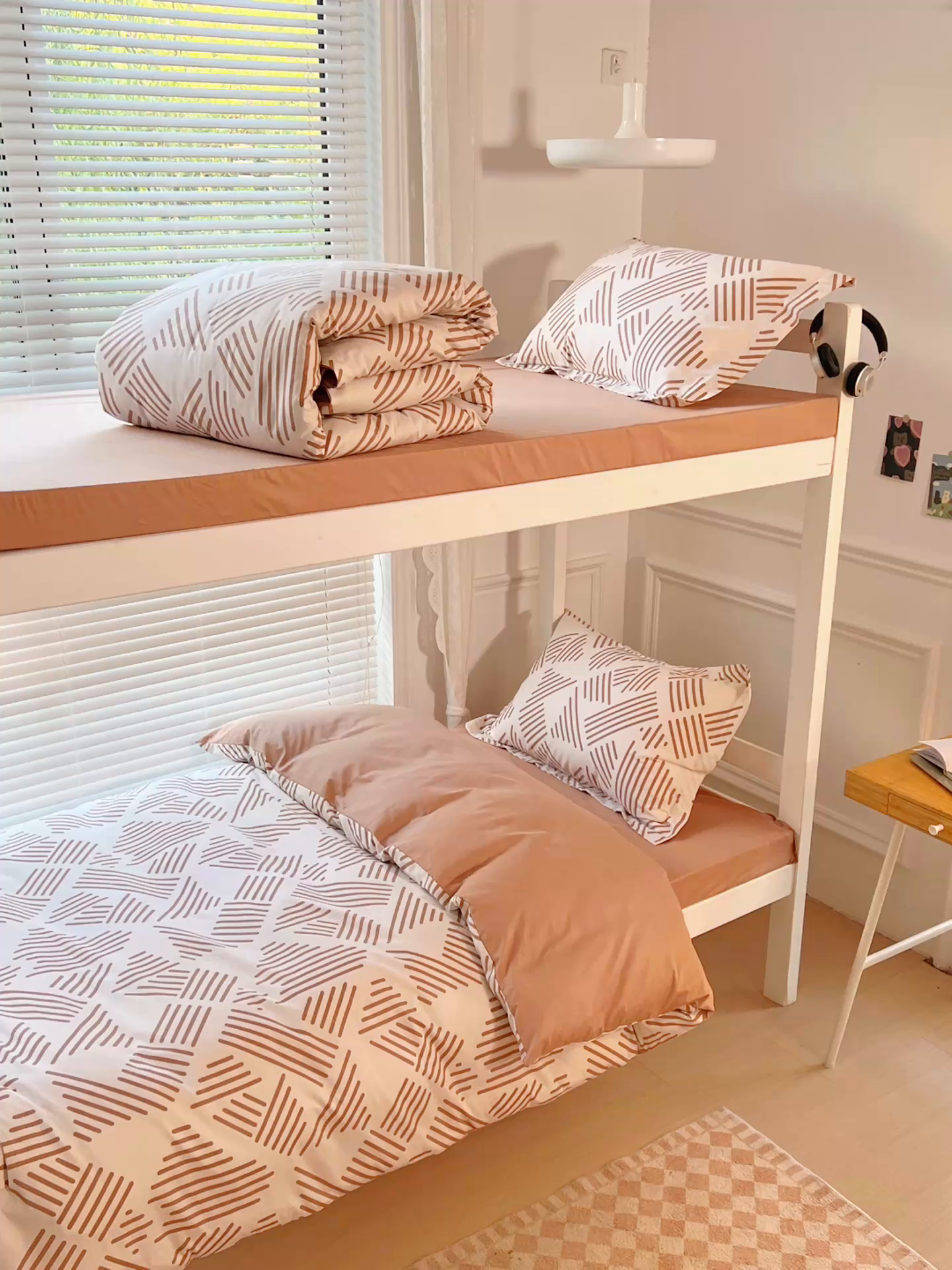 91家纺网 家纺一手货源 找家纺 金鑫汇家纺 2025新款印花花型-学生上下铺三件套 简格-卡其