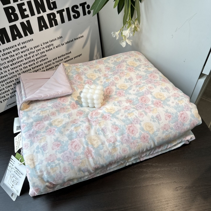 91家纺网 家纺一手货源 找家纺 麦伦家居 2025春夏新款冰纱夏被夏凉被空调被系列二 春意