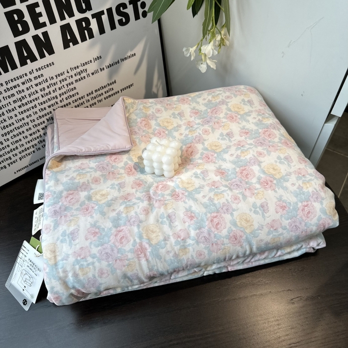 91家纺网 家纺一手货源 找家纺 麦伦家居 2025春夏新款冰纱夏被夏凉被空调被系列二 春意