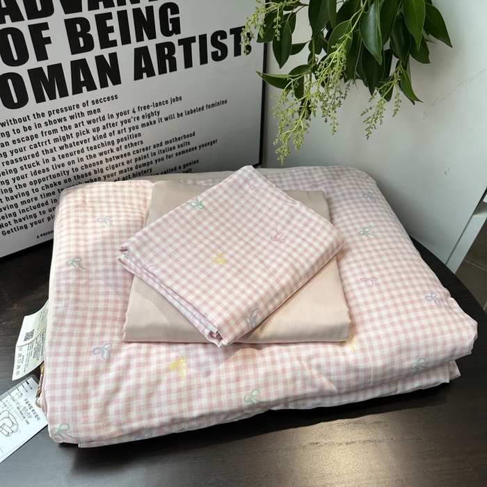 91家纺网 家纺一手货源 找家纺 麦伦家居 2025春夏新款冰纱夏被夏凉被空调被系列二 粉格蝴蝶结