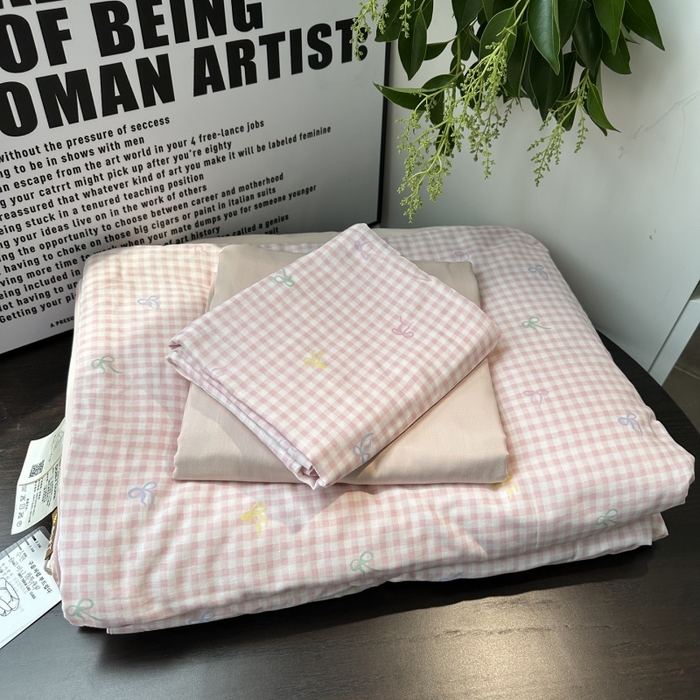 91家纺网 家纺一手货源 找家纺 麦伦家居 2025春夏新款冰纱夏被夏凉被空调被系列二 粉格蝴蝶结