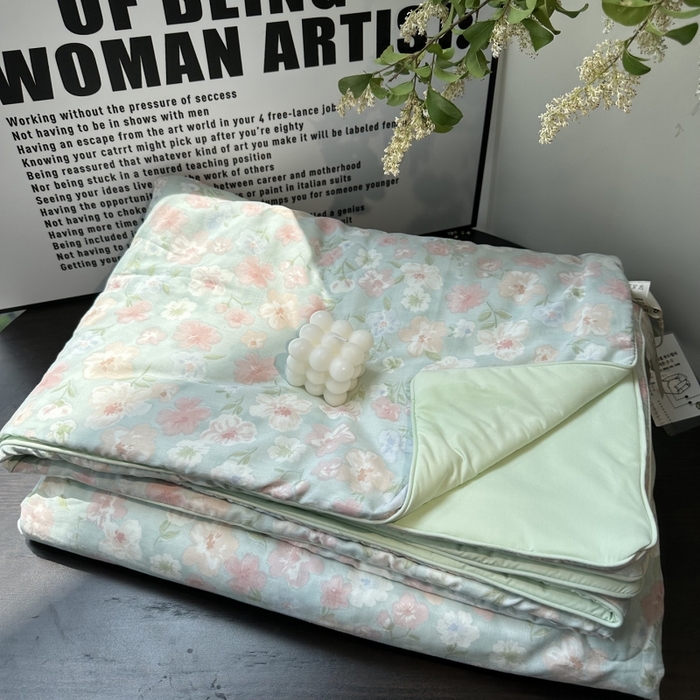 91家纺网 家纺一手货源 找家纺 麦伦家居 2025春夏新款冰纱夏被夏凉被空调被系列二 花茶绿