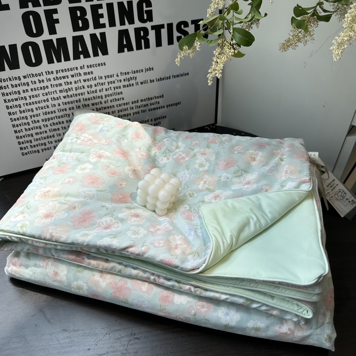 91家纺网 家纺一手货源 找家纺 麦伦家居 2025春夏新款冰纱夏被夏凉被空调被系列二 花茶绿