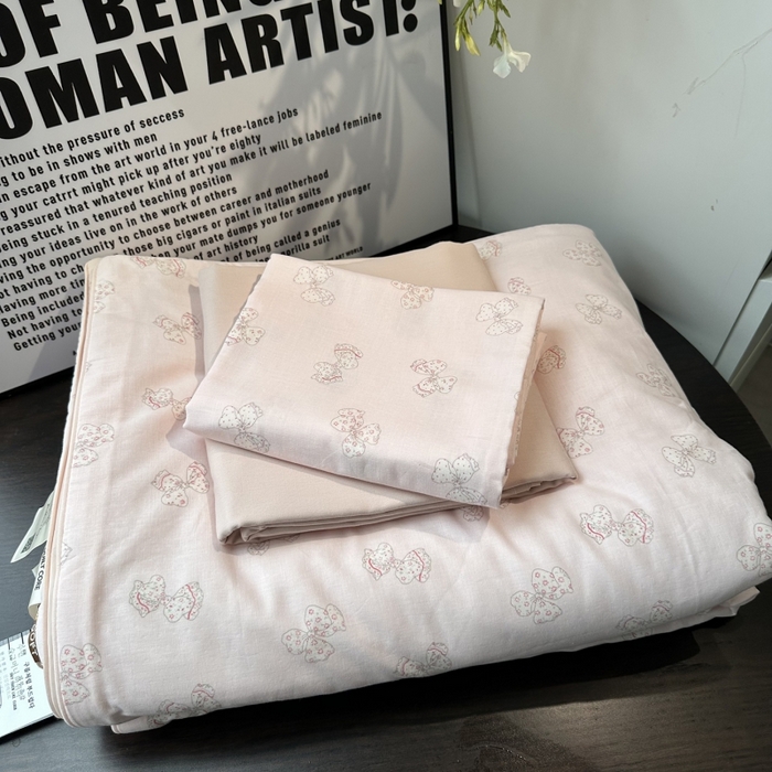 91家纺网 家纺一手货源 找家纺 麦伦家居 2025春夏新款冰纱夏被夏凉被空调被系列二 莓莓芝士粉