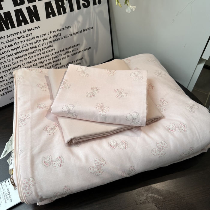 91家纺网 家纺一手货源 找家纺 麦伦家居 2025春夏新款冰纱夏被夏凉被空调被系列二 莓莓芝士粉