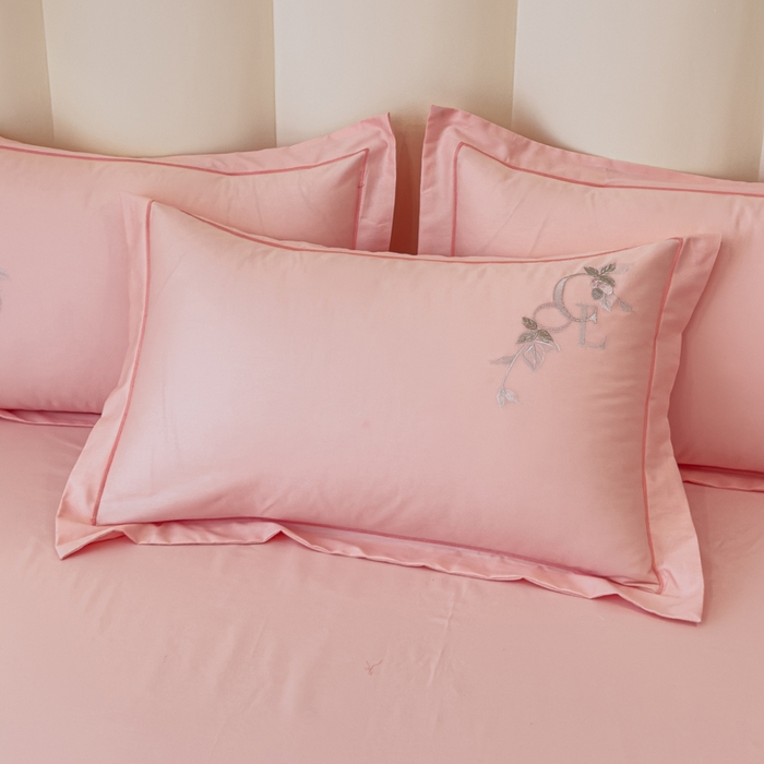 91家纺网 家纺一手货源 找家纺 U品汇 【亏本特价】A类纯棉全棉40S支长绒棉刺绣花四件套100%棉高端礼盒 夏瑾-糖果粉