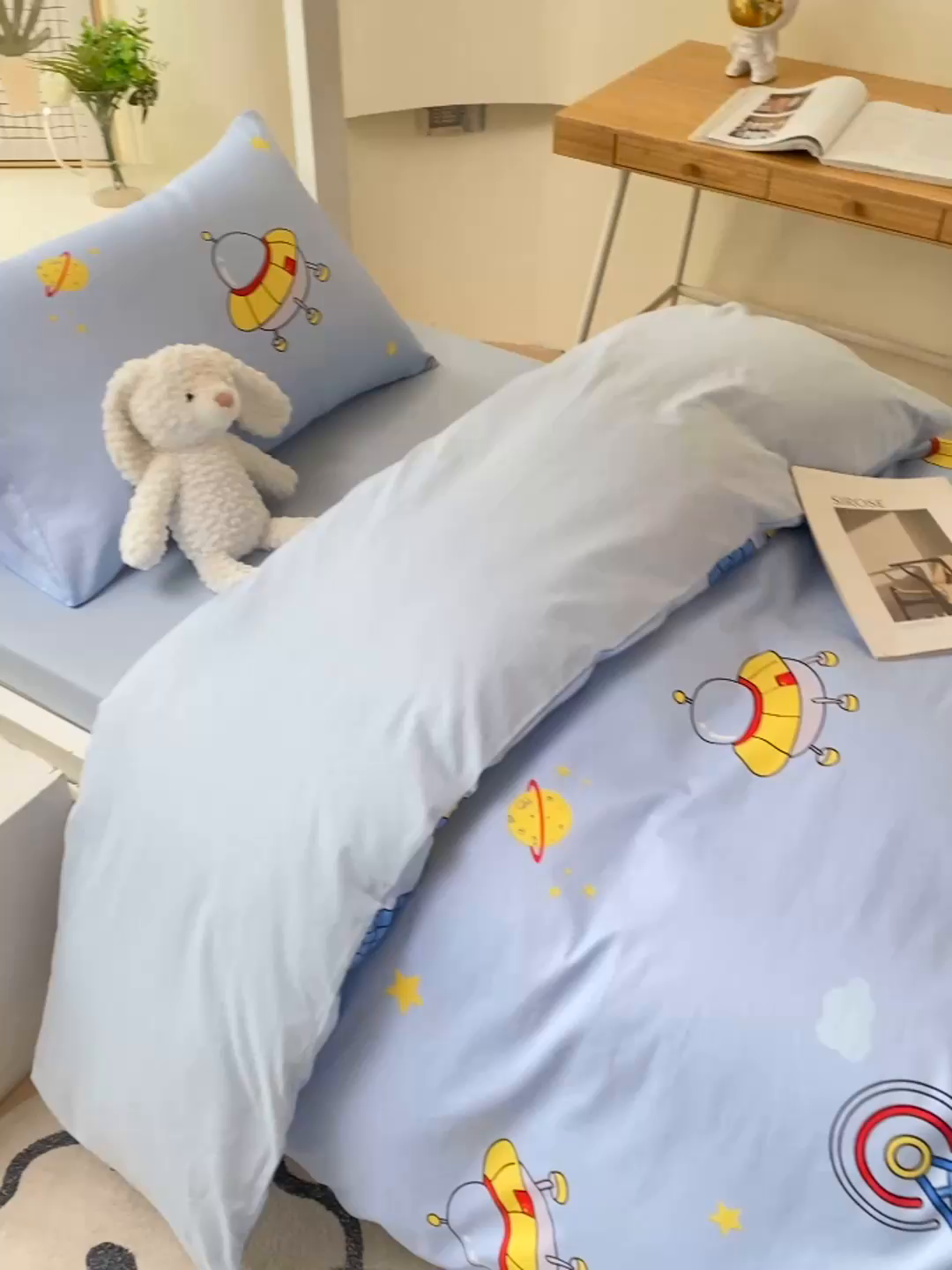 91家纺网 家纺一手货源 找家纺 金鑫汇家纺 2025新款印花花型-学生上下铺三件套 宇宙奥秘