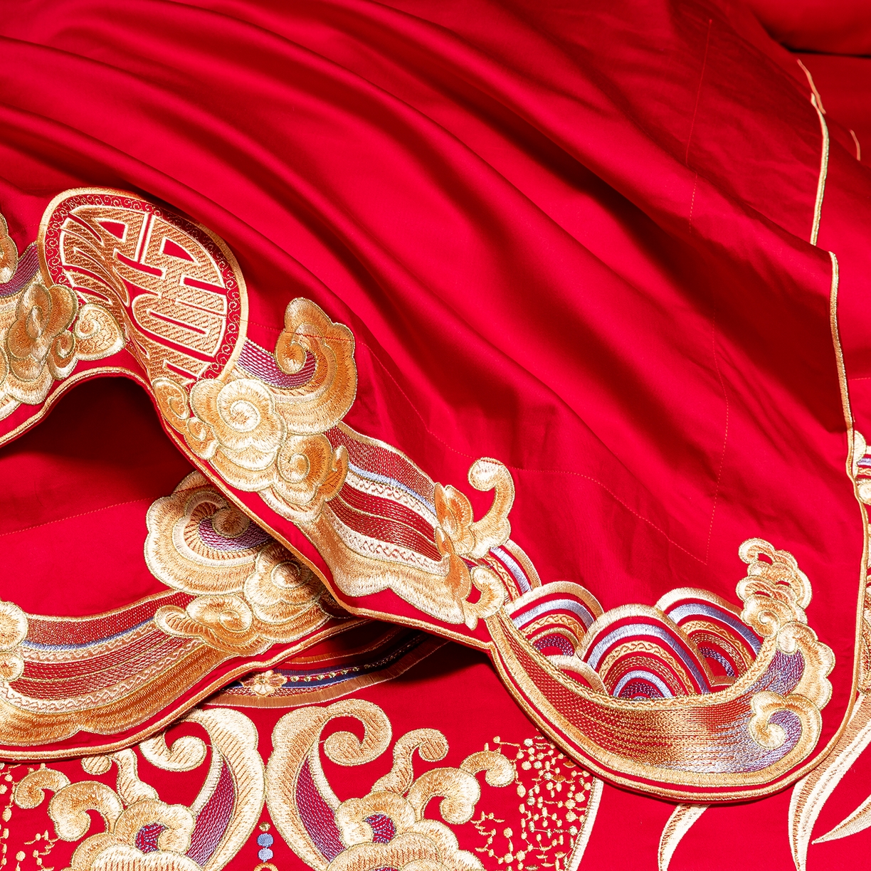 91家纺网 家纺一手货源 找家纺 用心 2025新款长绒棉刺绣新中式婚庆多件套系列 龙腾天下