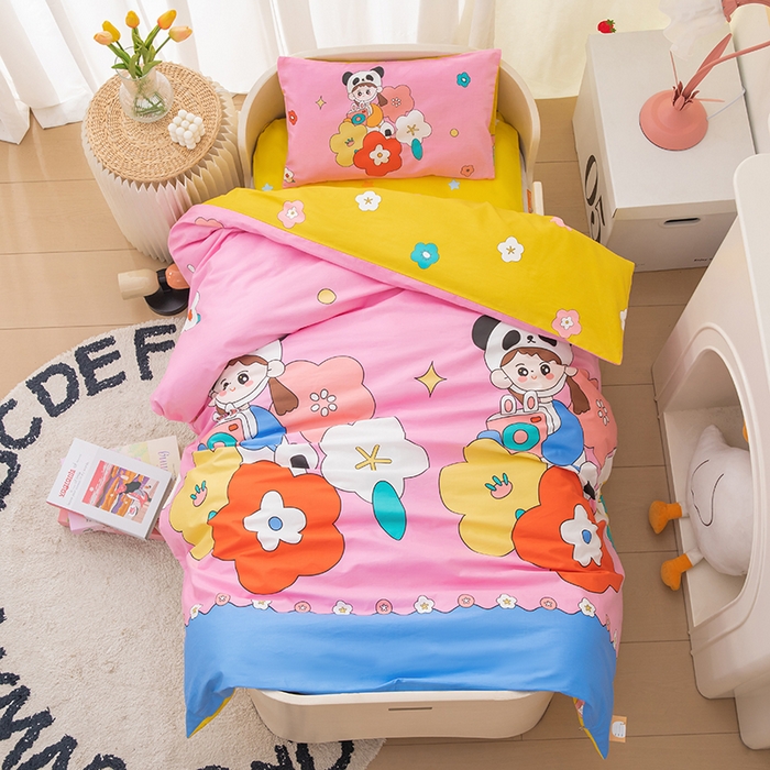 91家纺网 家纺一手货源 找家纺 嗨皮宝贝 2025新款全棉纯棉13372幼儿园三件套多件套 熊猫小希-粉