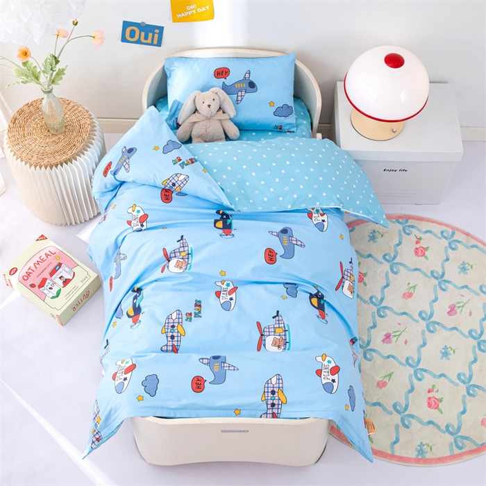 91家纺网 家纺一手货源 找家纺 嗨皮宝贝 2025新款全棉纯棉13372幼儿园三件套多件套 机长小熊-蓝