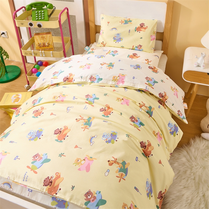 91家纺网 家纺一手货源 找家纺 嗨皮宝贝 2025新款全棉纯棉13372幼儿园三件套多件套 遨游世界-黄