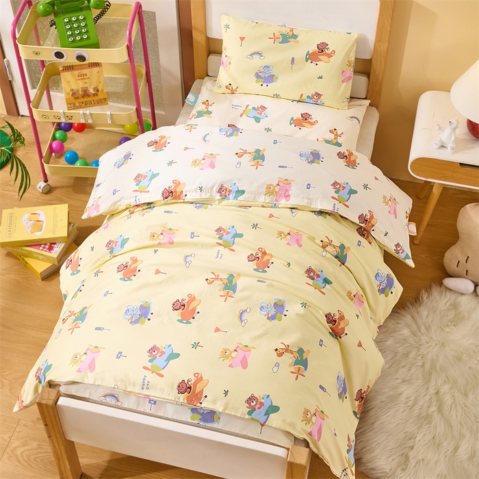 91家纺网 家纺一手货源 找家纺 嗨皮宝贝 2025新款全棉纯棉13372幼儿园三件套多件套 遨游世界-黄