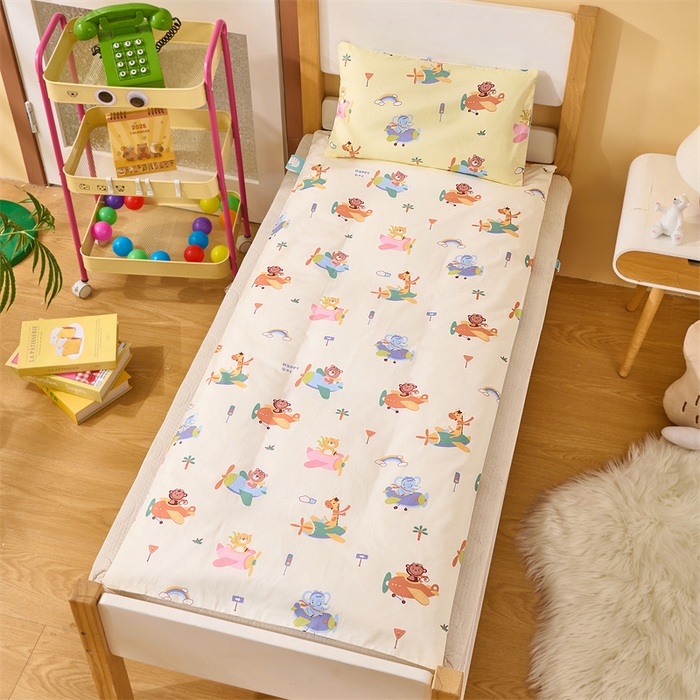 91家纺网 家纺一手货源 找家纺 嗨皮宝贝 2025新款全棉纯棉13372幼儿园三件套多件套 遨游世界-黄