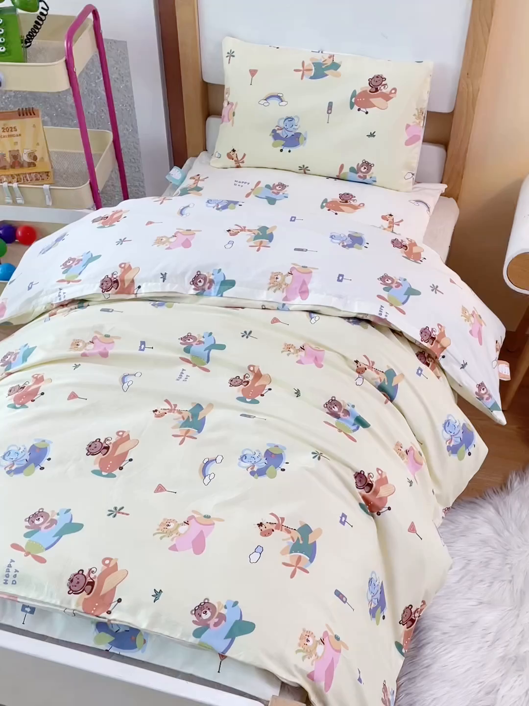 91家纺网 家纺一手货源 找家纺 嗨皮宝贝 2025新款全棉纯棉13372幼儿园三件套多件套 遨游世界-黄