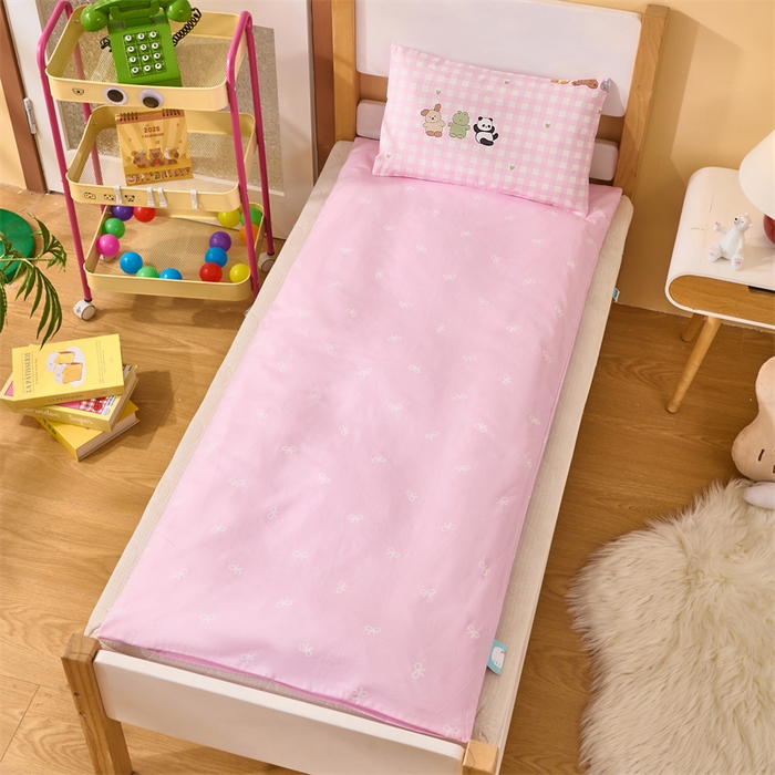 91家纺网 家纺一手货源 找家纺 嗨皮宝贝 2025新款全棉纯棉13372幼儿园三件套多件套 福宝乐园-粉