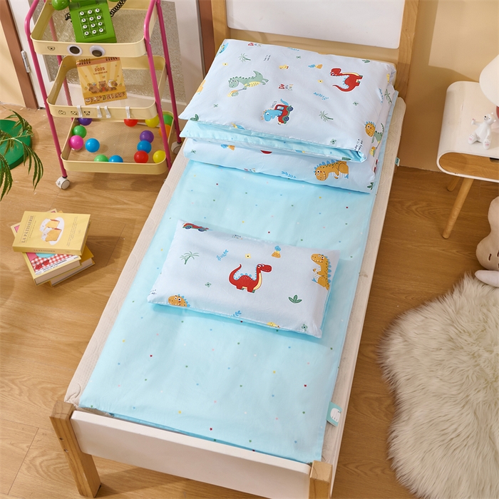 91家纺网 家纺一手货源 找家纺 嗨皮宝贝 2025新款全棉纯棉13372幼儿园三件套多件套 酷卡乐园-蓝