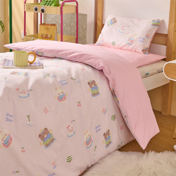 91家纺网 家纺一手货源 找家纺 嗨皮宝贝 2025新款全棉纯棉13372幼儿园三件套多件套 兔兔熊-粉