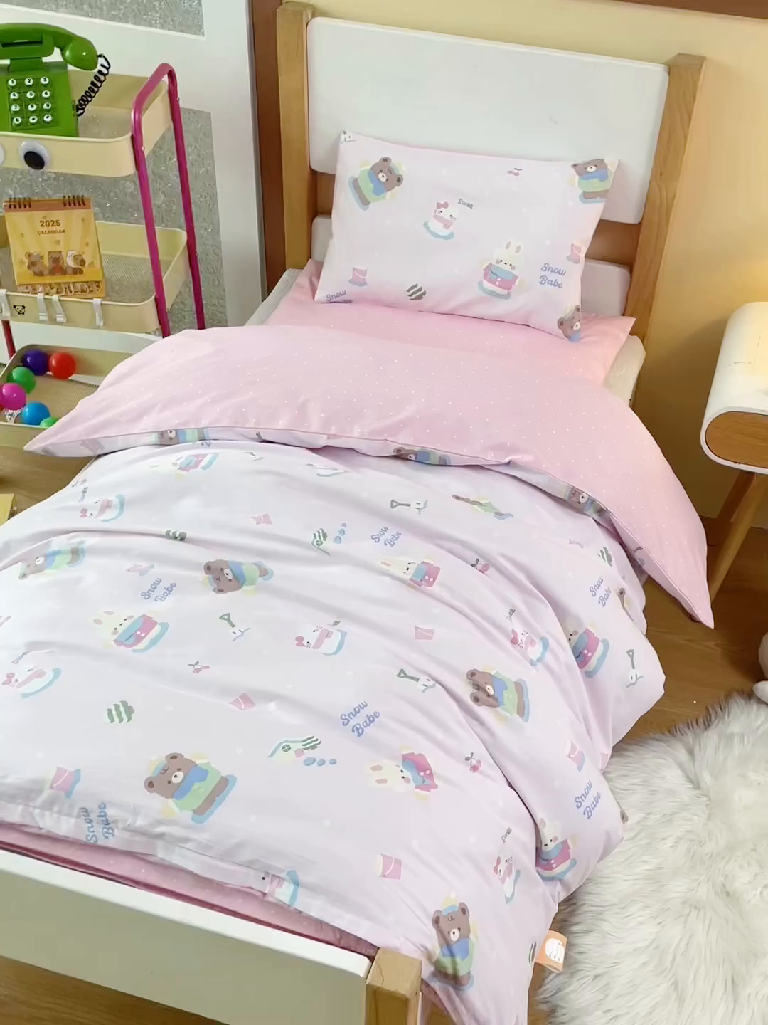 91家纺网 家纺一手货源 找家纺 嗨皮宝贝 2025新款全棉纯棉13372幼儿园三件套多件套 兔兔熊-粉