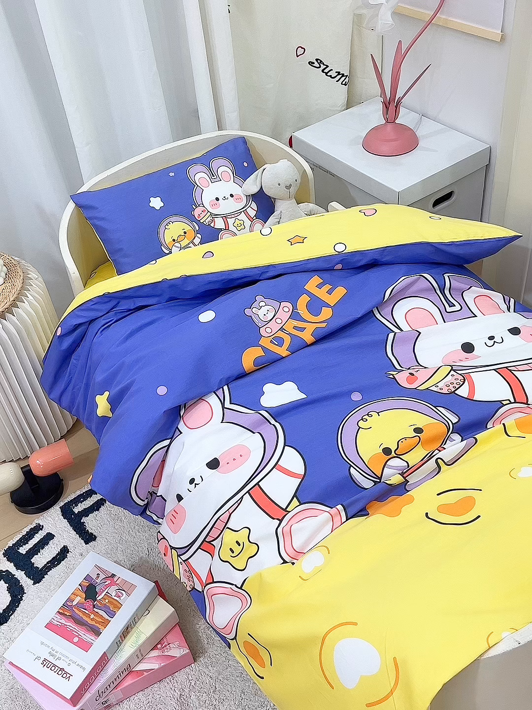 91家纺网 家纺一手货源 找家纺 嗨皮宝贝 2025新款全棉纯棉13372幼儿园三件套多件套 航空兔