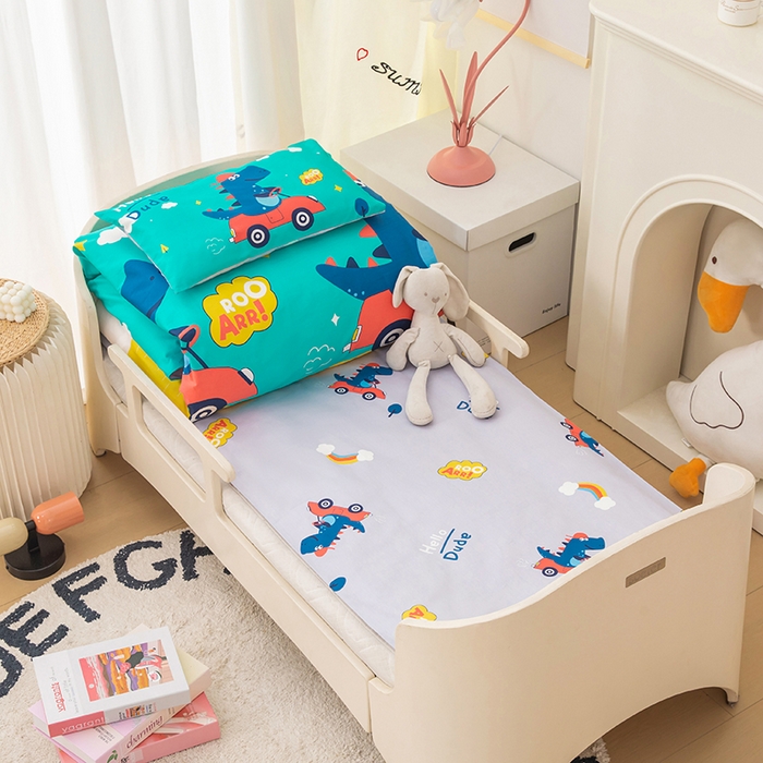 91家纺网 家纺一手货源 找家纺 嗨皮宝贝 2025新款全棉纯棉13372幼儿园三件套多件套 恐龙丹佛