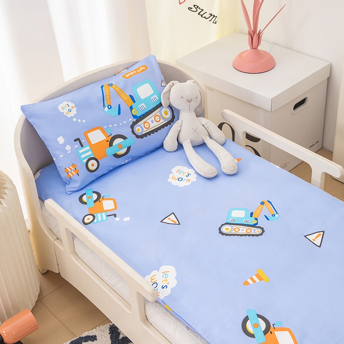 91家纺网 家纺一手货源 找家纺 嗨皮宝贝 2025新款全棉纯棉13372幼儿园三件套多件套 快乐工程车