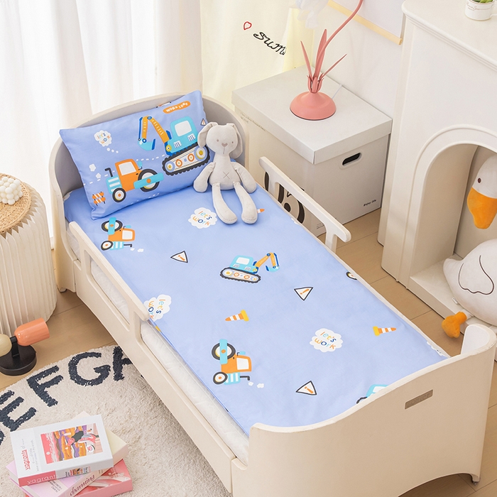 91家纺网 家纺一手货源 找家纺 嗨皮宝贝 2025新款全棉纯棉13372幼儿园三件套多件套 快乐工程车